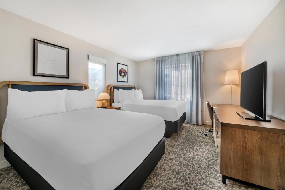 Two-Bedroom Suite with King and Two Double Beds interior